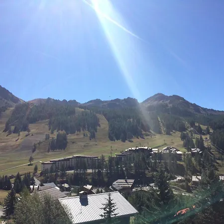 Expose Sud Avec Balcon, A 200m Des Pistes Et Commerces, Animaux Acceptes - Fr-1-445-26 * Montgenevre